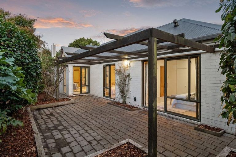 Photo of property in 2/56 Kotare Street, Fendalton, Christchurch, 8041