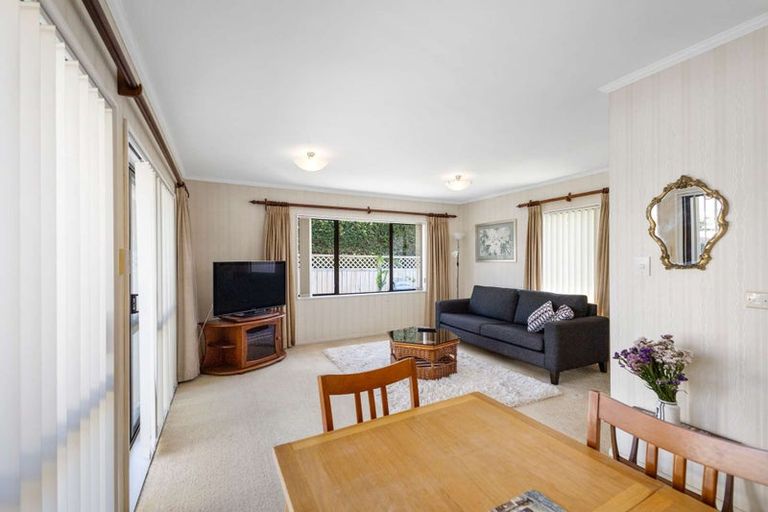 Photo of property in 19a Paynters Avenue, Strandon, New Plymouth, 4312