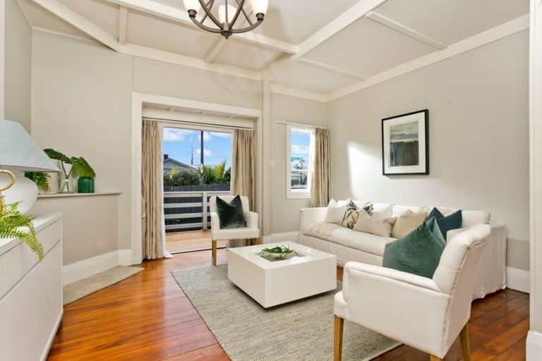 Photo of property in 2/65 Shakespeare Road, Milford, Auckland, 0620