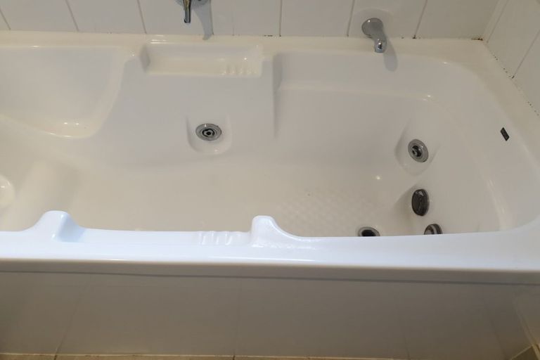 Photo of property in 3 Northcross Drive, Oteha, Auckland, 0632