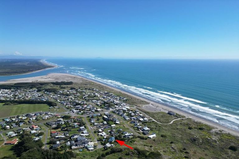 Photo of property in 18 Brown Terrace, Foxton Beach, Foxton, 4815