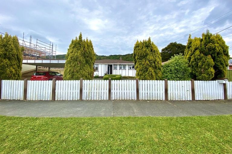 Photo of property in 15 Holdsworth Avenue, Trentham, Upper Hutt, 5018
