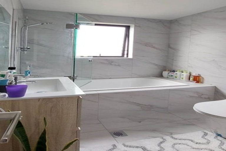 Photo of property in 19b Poruru Close, Papakura, 2110