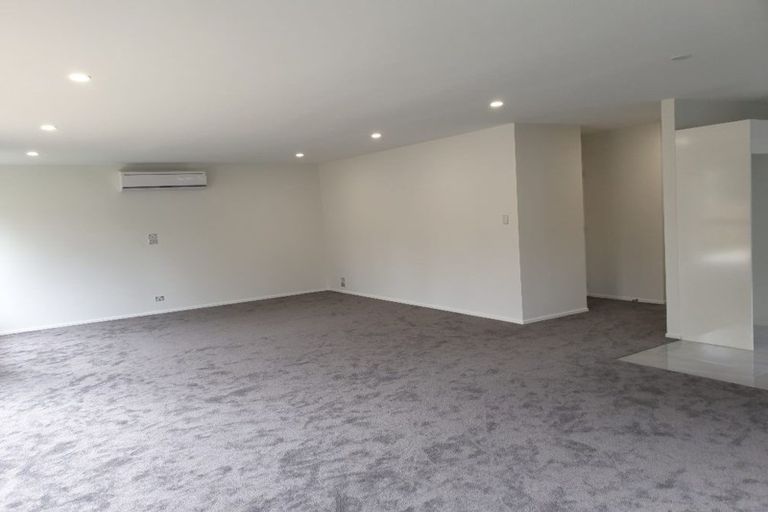 Photo of property in 18a Riverpark Crescent, Henderson, Auckland, 0610