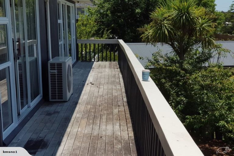 Photo of property in 22 Hartley Terrace, Massey, Auckland, 0614