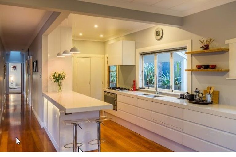 Photo of property in 102 The Parade, Island Bay, Wellington, 6023