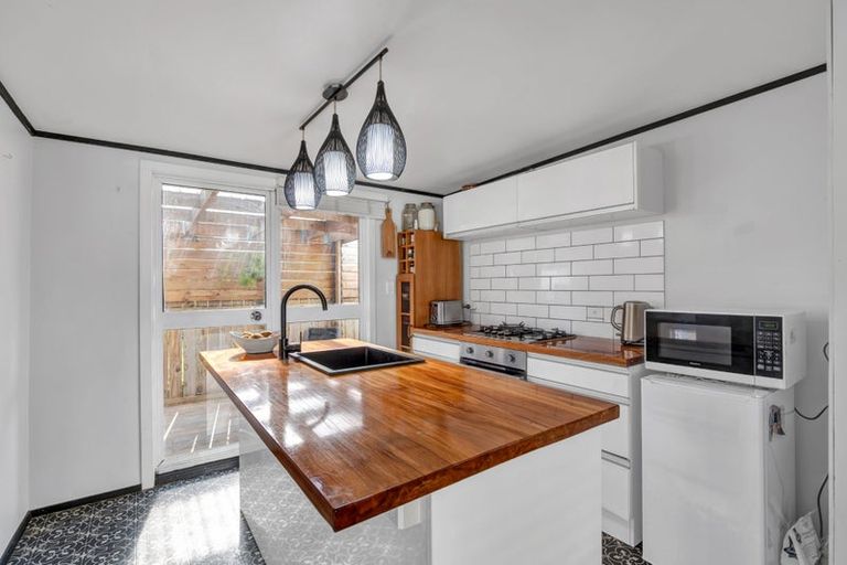 Photo of property in 40 Queens Road, Glen Avon, New Plymouth, 4312