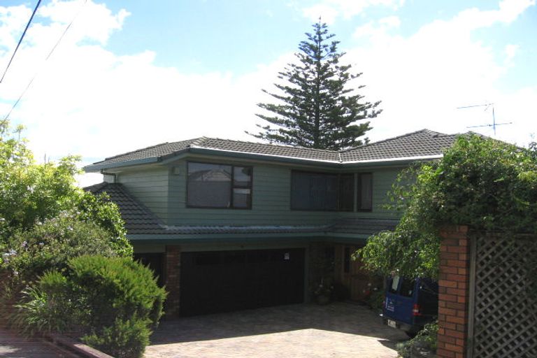 Photo of property in 100 Stanley Point Road, Stanley Point, Auckland, 0624