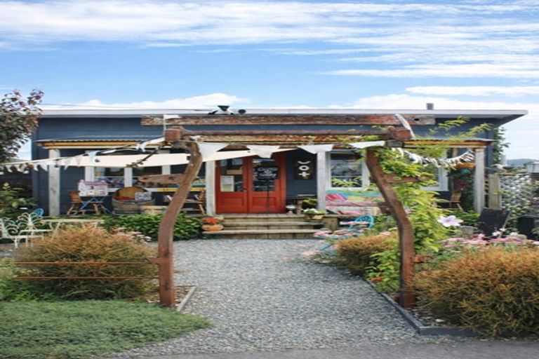 Photo of property in 81 Waller Street, Murchison, 7007