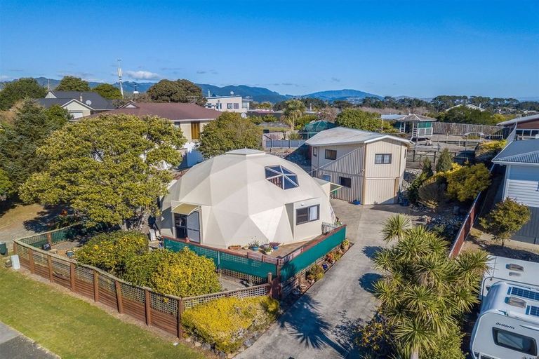Photo of property in 12 Island View Terrace, Waikanae Beach, Waikanae, 5036