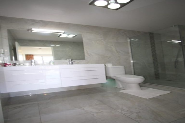 Photo of property in 33 Corricvale Way, Northcross, Auckland, 0630