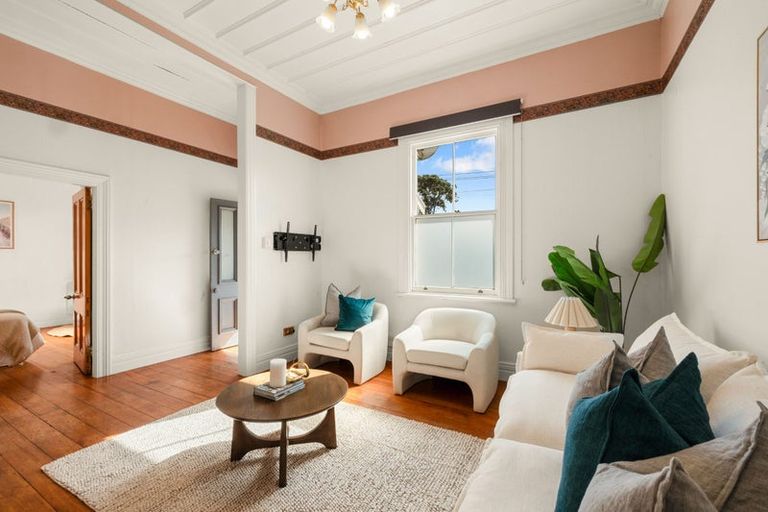 Photo of property in 1 Gaine Street, New Plymouth, 4310