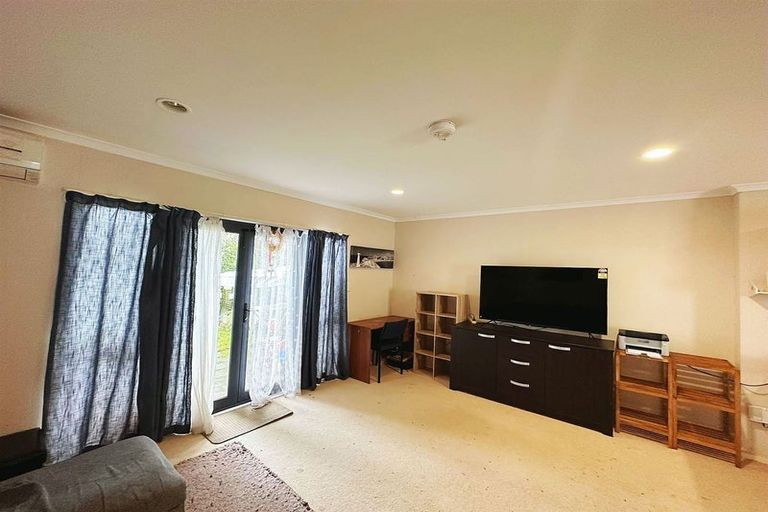 Photo of property in Tuscany Way, 17/3 Ambrico Place, New Lynn, Auckland, 0600