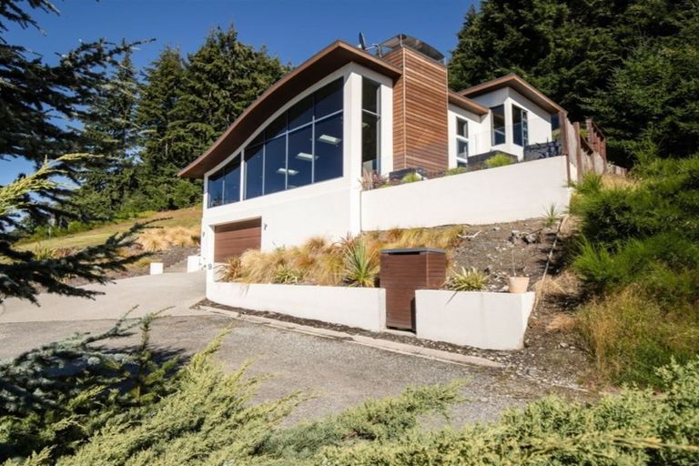 Photo of property in 9 Vanda Place, Fernhill, Queenstown, 9300