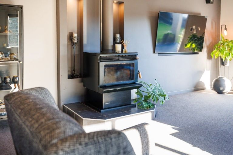 Photo of property in 12 Liberty Grove, Kelvin Grove, Palmerston North, 4414