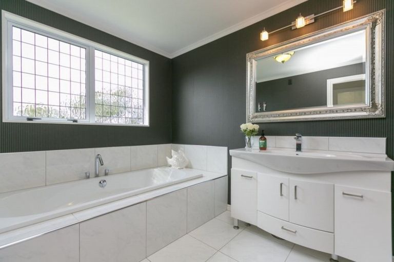 Photo of property in 7-9 Veale Road, Frankleigh Park, New Plymouth, 4310