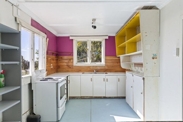 Photo of property in 15 Weston Street, Moturoa, New Plymouth, 4310