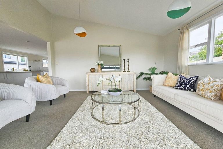 Photo of property in 1/52 Beulah Avenue, Rothesay Bay, Auckland, 0630