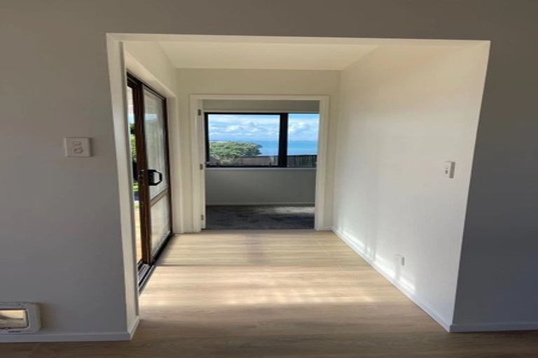 Photo of property in 1425 Whangaparaoa Road, Army Bay, Whangaparaoa, 0930