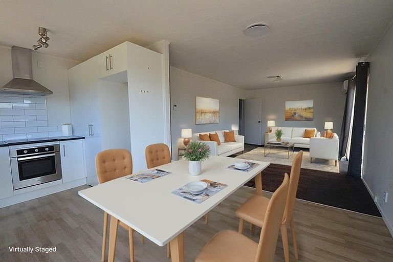 Photo of property in 18 Bundena Place, Clendon Park, Auckland, 2103