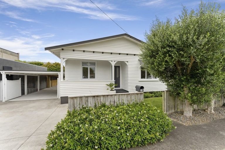 Photo of property in 33 Weymouth Street, New Plymouth, 4310