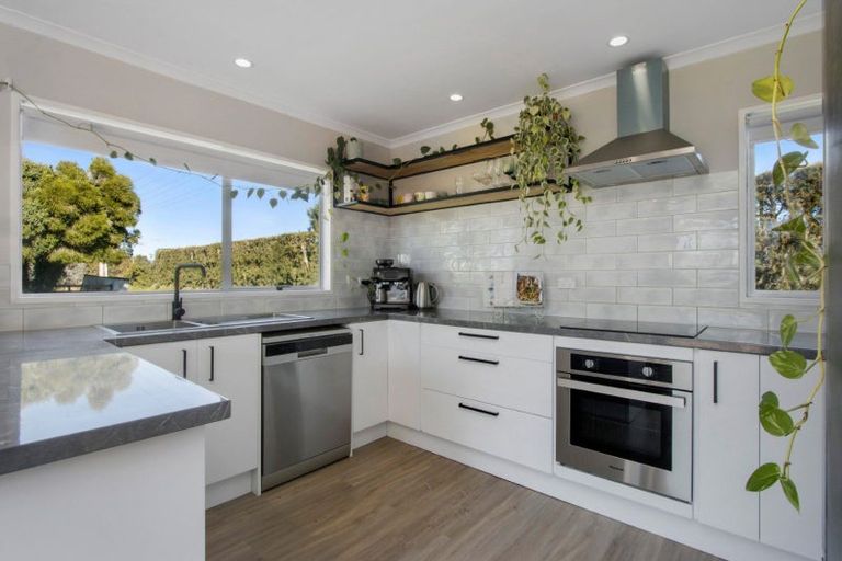 Photo of property in 37 Sutton Road, Te Horo, Otaki, 5582