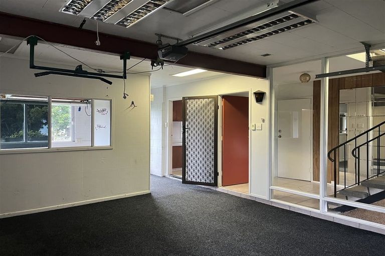 Photo of property in 9 La Perouse Street, Botany Downs, Auckland, 2010