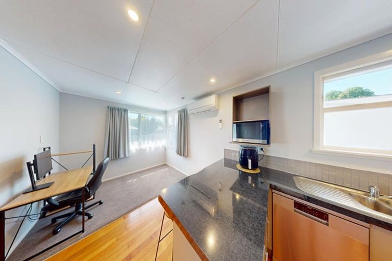 Photo of property in 11 Lewis Place, Highbury, Palmerston North, 4412