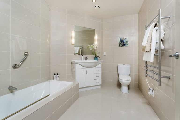 Photo of property in 19 Valerie Crescent, Okura, Albany, 0792