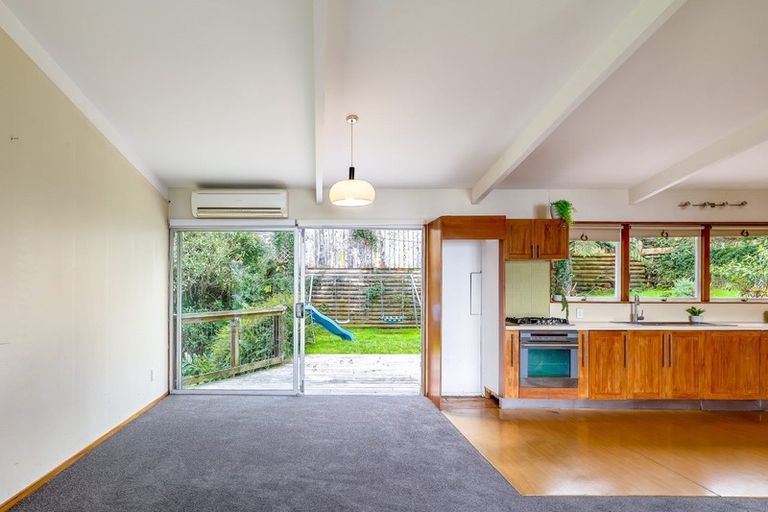 Photo of property in 57 Arapito Road, Titirangi, Auckland, 0604