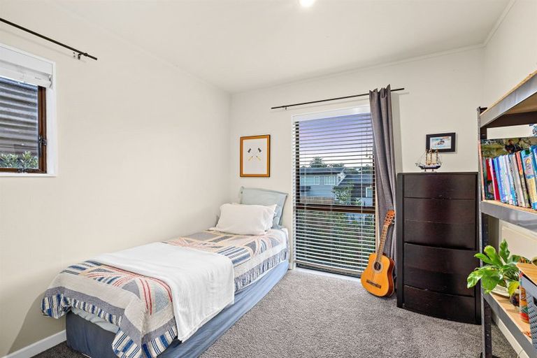 Photo of property in 2/6 Braemar Road, Rothesay Bay, Auckland, 0630