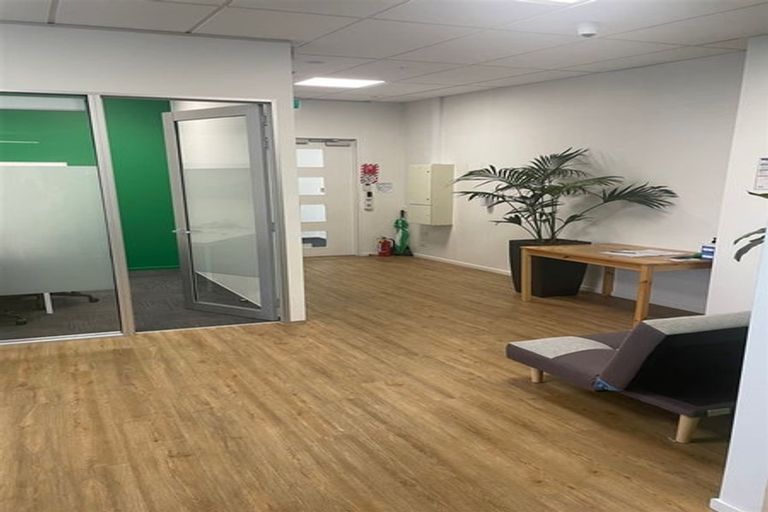 Photo of property in 299 Main South Road, Green Island, Dunedin, 9018