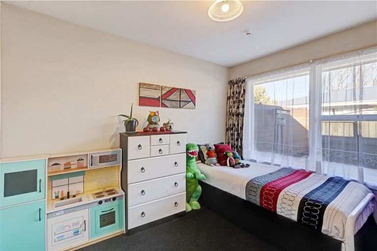 Photo of property in 2/7 Curletts Road, Sockburn, Christchurch, 8042