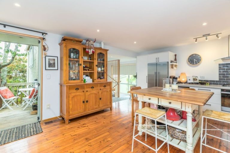 Photo of property in 7 Tipau Street, Torbay, Auckland, 0630