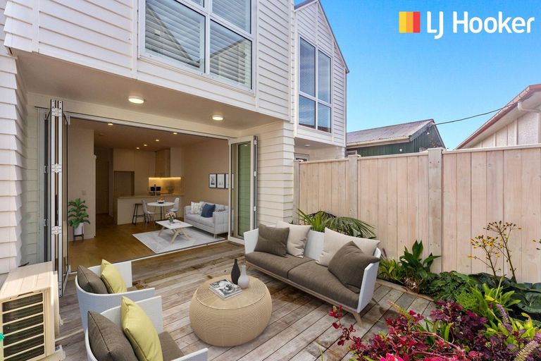 Photo of property in 12 Titoki Close, Matakana, 0985