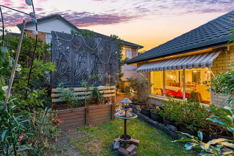 Photo of property in 23 Regents Park Place, Westgate, Auckland, 0614