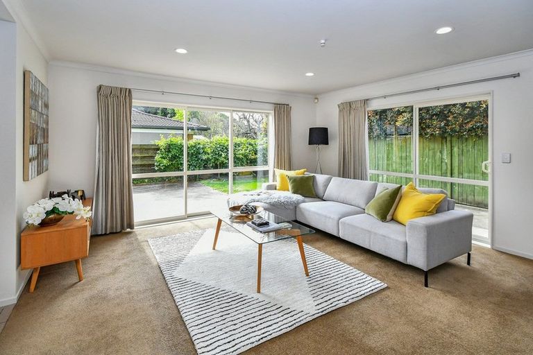 Photo of property in 356a Great South Road, Opaheke, Papakura, 2113