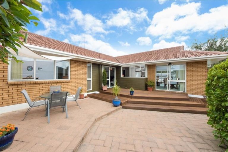 Photo of property in 2/35 Headcorn Place, Botany Downs, Auckland, 2010