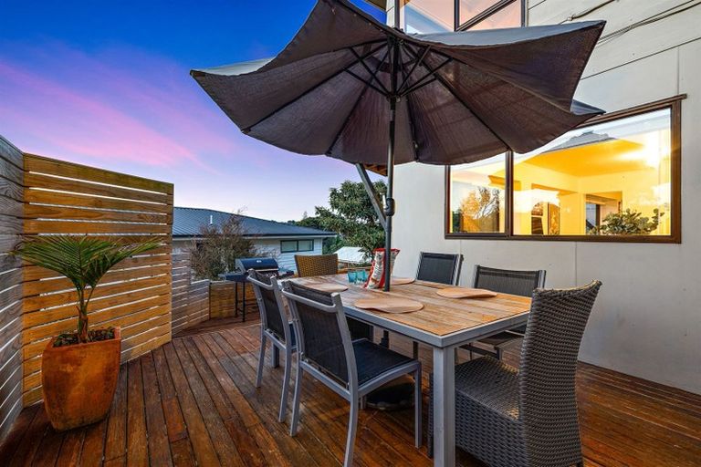 Photo of property in 2/6 Braemar Road, Rothesay Bay, Auckland, 0630