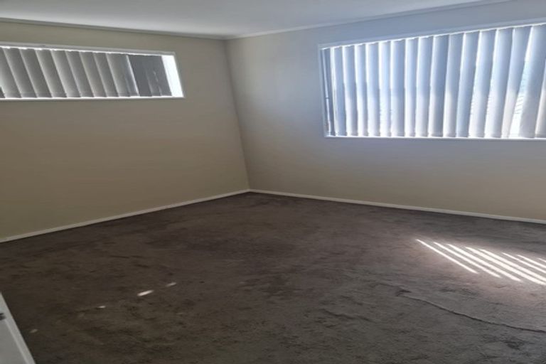 Photo of property in 2 Sparrow Place, Weymouth, Auckland, 2103