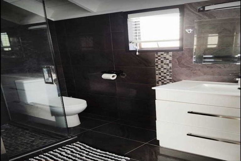 Photo of property in 1/11 Cambric Place, Botany Downs, Auckland, 2010