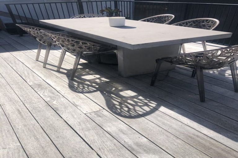 Photo of property in 1/18 Penning Road, Castor Bay, Auckland, 0620