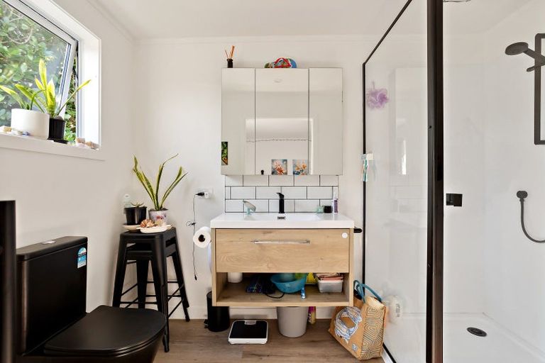 Photo of property in 15a Meadow Drive, Whitianga, 3510