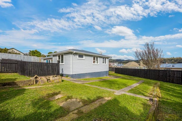 Photo of property in 43 Fantame Street, Cannons Creek, Porirua, 5024