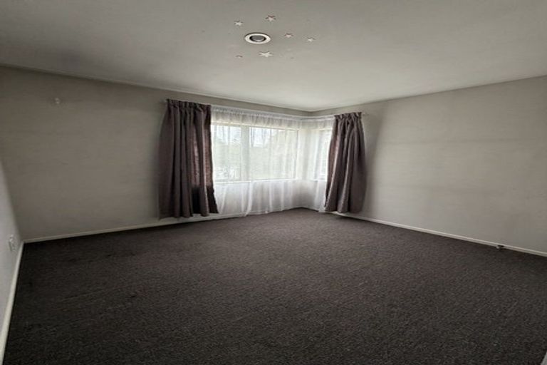 Photo of property in 27g Rehia Road, Massey, Auckland, 0614
