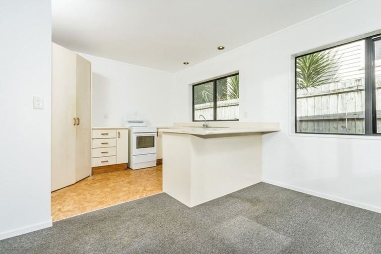 Photo of property in 60a Tiroroa Avenue, Te Atatu South, Auckland, 0610