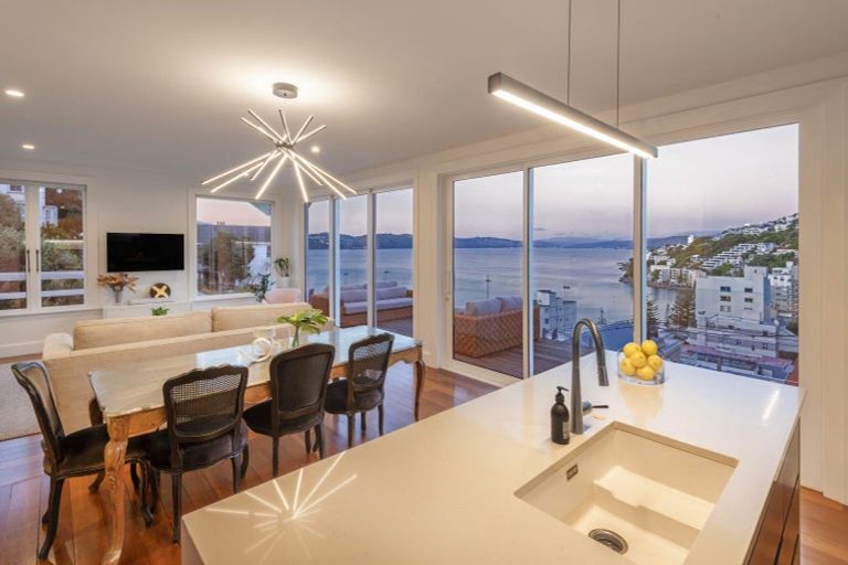 Photo of property in 10 Oriental Terrace, Mount Victoria, Wellington, 6011