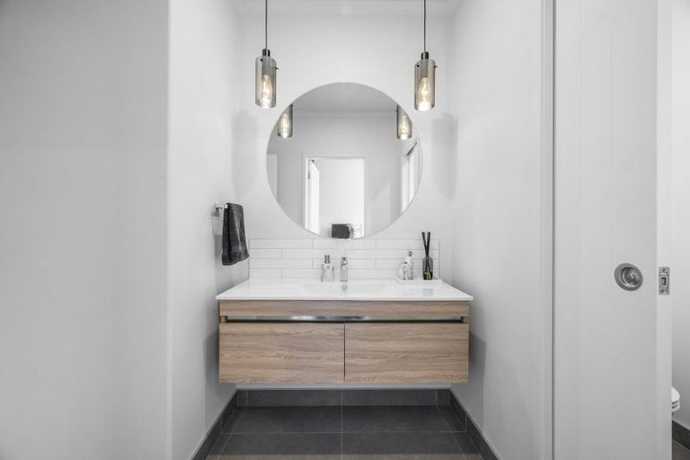 Photo of property in 124 Highland Drive, Acacia Bay, Taupo, 3385