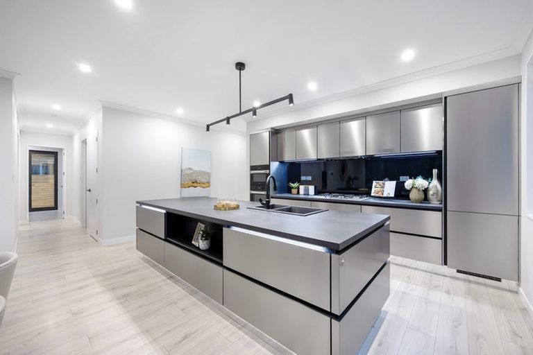 Photo of property in 10 Kina Place, Long Bay, Auckland, 0630