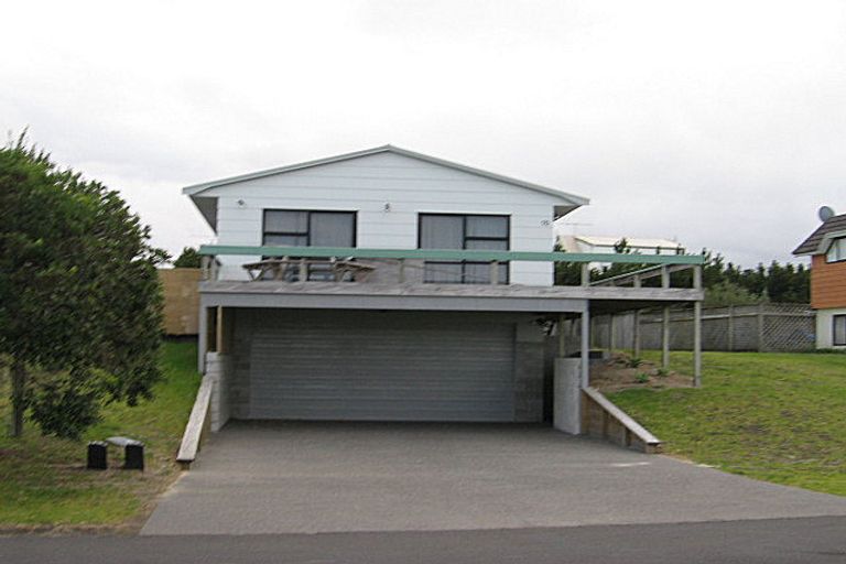 Photo of property in 10 Day Dawn Crescent, Omaha, Warkworth, 0986
